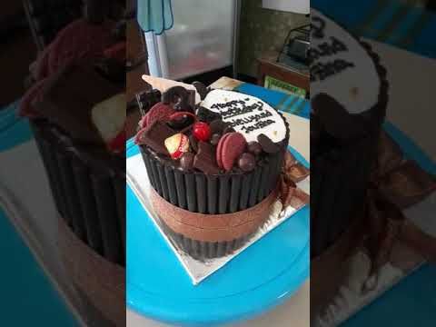 Detail Foto Kue Ulang Tahun Coklat Nomer 51