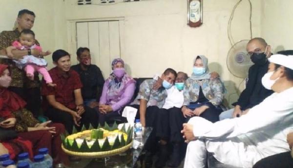 Detail Foto Kumpul Keluarga Di Rumah Nomer 27