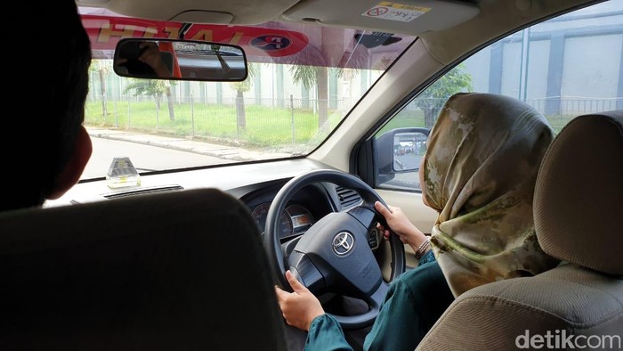 Detail Foto Lagi Nyetir Mobil Nomer 16