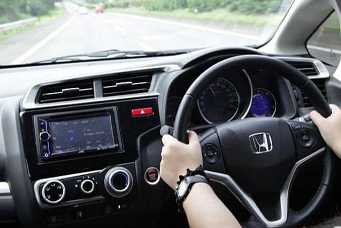 Detail Foto Lagi Nyetir Mobil Nomer 41