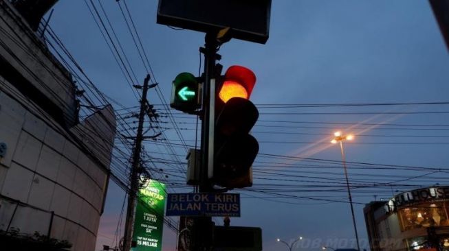 Foto Lampu Merah - KibrisPDR