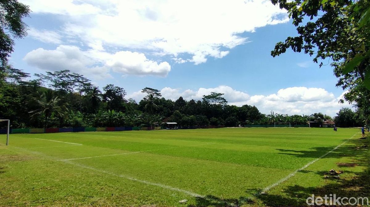 Detail Foto Lapangan Bola Nomer 3