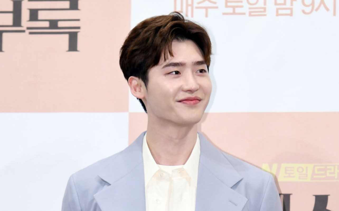 Detail Foto Lee Jong Suk Nomer 25