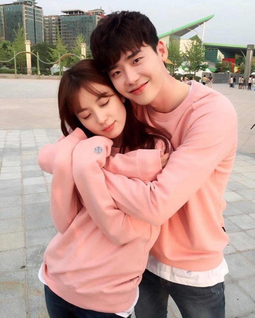 Detail Foto Lee Jong Suk Dan Pacarnya Nomer 29