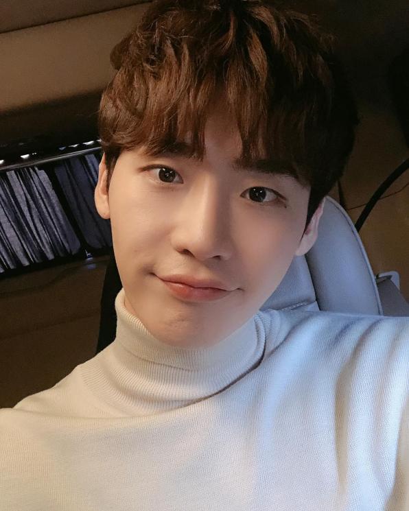 Detail Foto Lee Jong Suk Dan Pacarnya Nomer 49