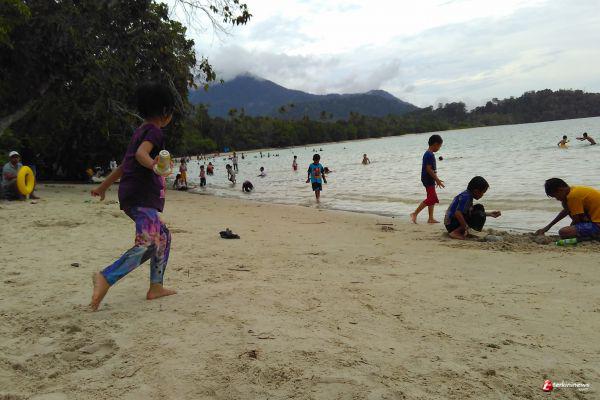 Detail Foto Liburan Di Pantai Nomer 27