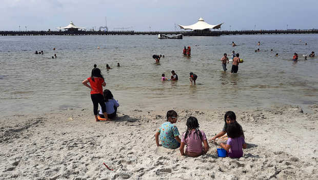 Detail Foto Liburan Di Pantai Nomer 6