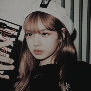 Detail Foto Lisa Blackpink Aesthetic Nomer 19