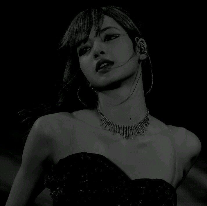 Detail Foto Lisa Blackpink Aesthetic Hitam Nomer 20