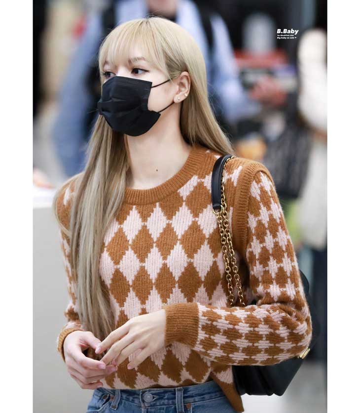 Detail Foto Lisa Blackpink Aesthetic Hitam Nomer 45