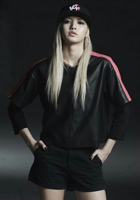 Detail Foto Lisa Blackpink Swag Nomer 4