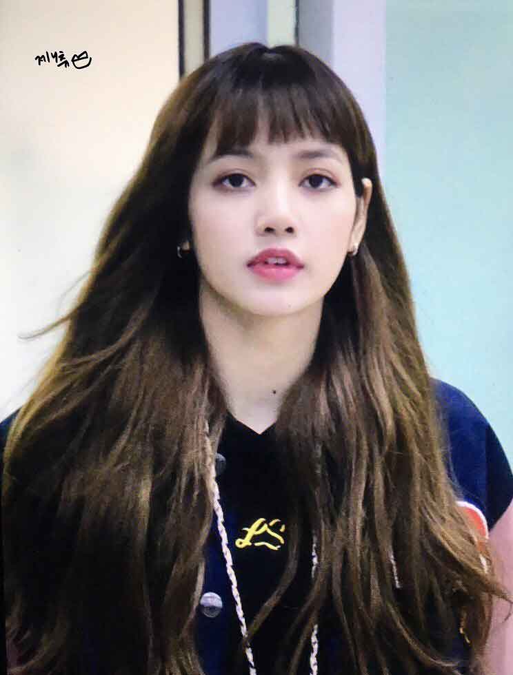 Detail Foto Lisa Blackpink Swag Nomer 28