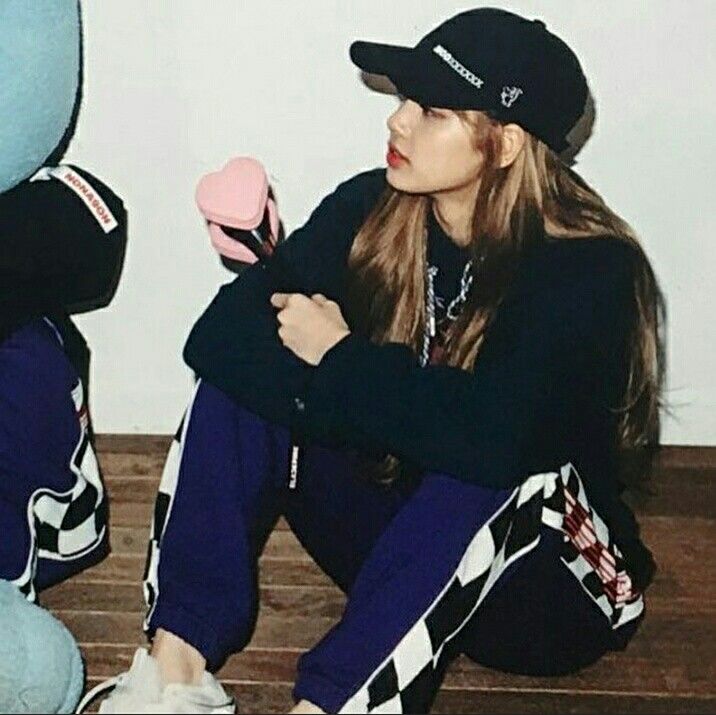 Detail Foto Lisa Blackpink Swag Nomer 9