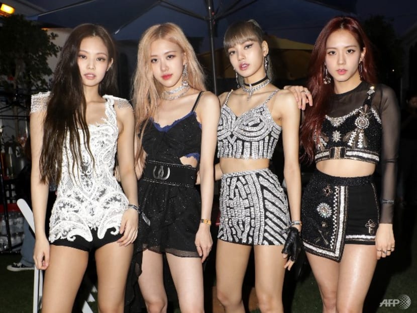 Detail Foto Lisa Dan Jennie Blackpink Nomer 22