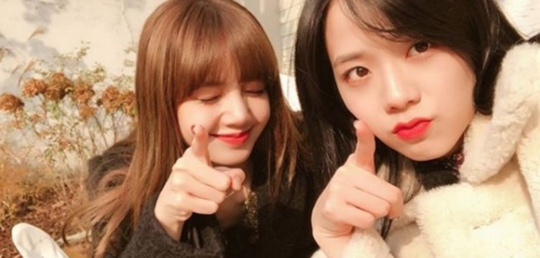 Detail Foto Lisa Dan Jisoo Blackpink Nomer 9