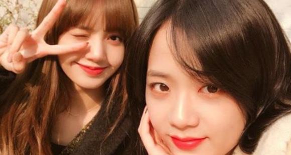 Detail Foto Lisa Dan Jisoo Blackpink Nomer 33