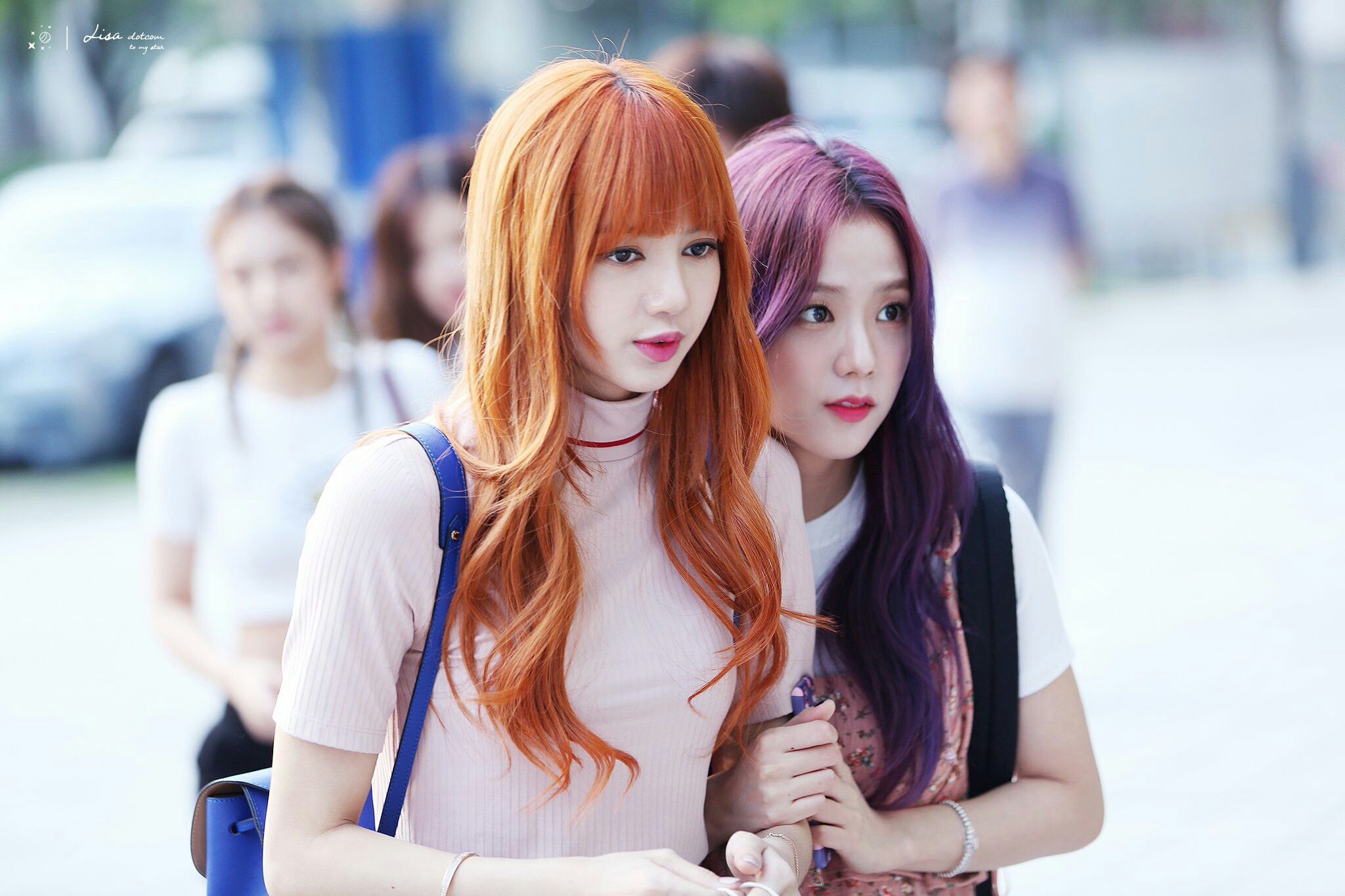 Detail Foto Lisa Dan Jisoo Blackpink Nomer 7