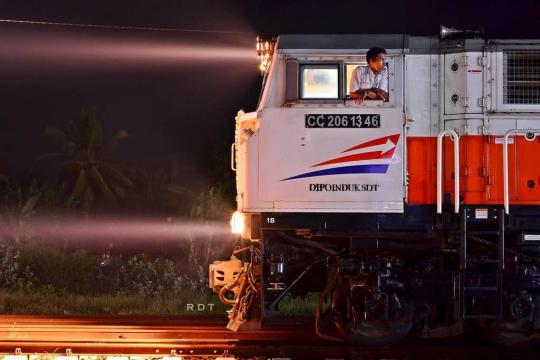 Detail Foto Lokomotif Kereta Api Indonesia Nomer 3