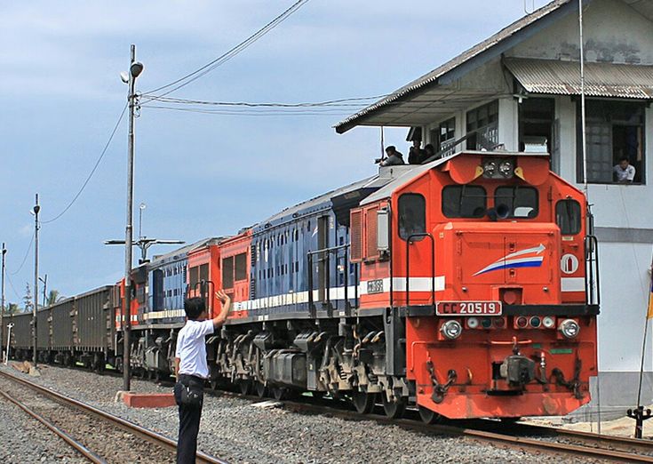 Detail Foto Lokomotif Kereta Api Indonesia Nomer 22