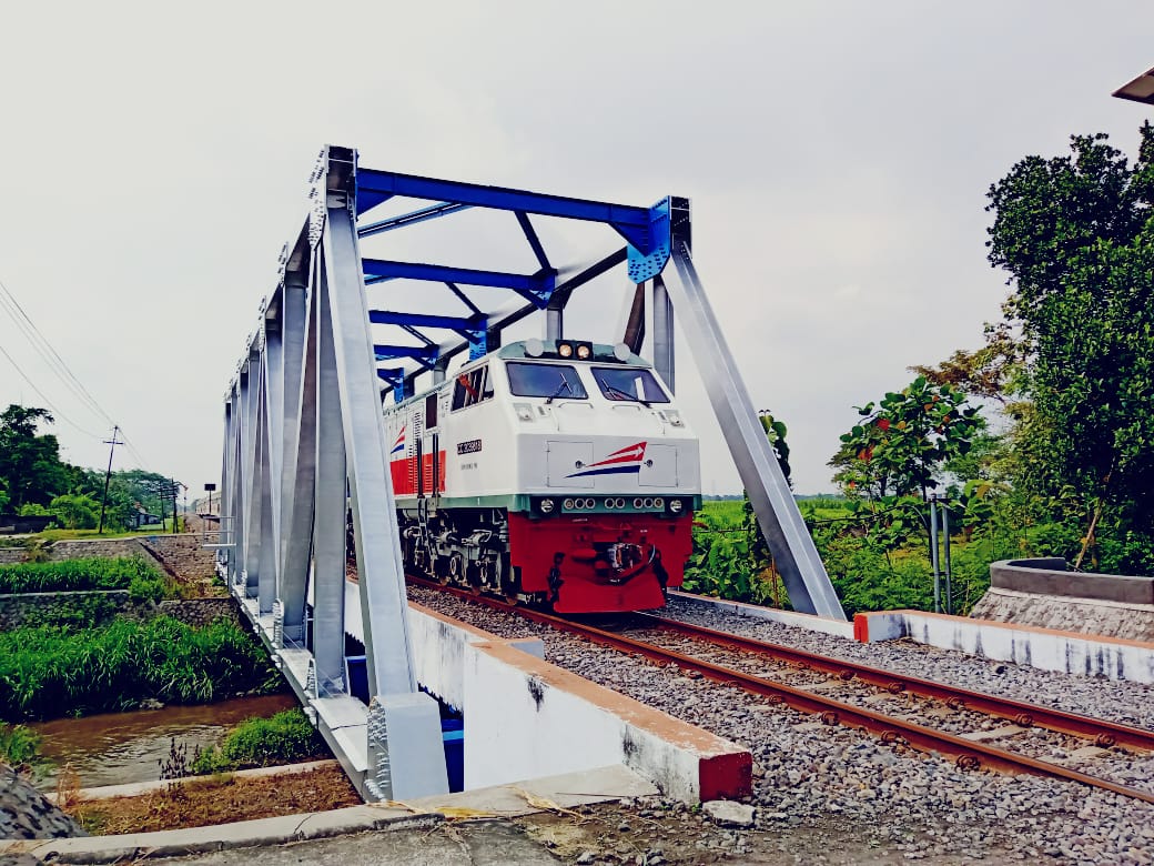 Detail Foto Lokomotif Kereta Api Indonesia Nomer 31