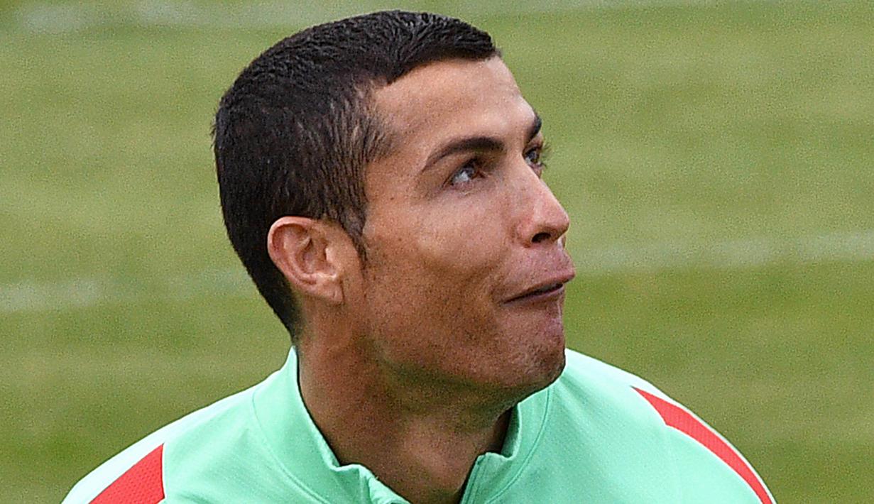 Detail Foto Lucu Cristiano Ronaldo Nomer 4