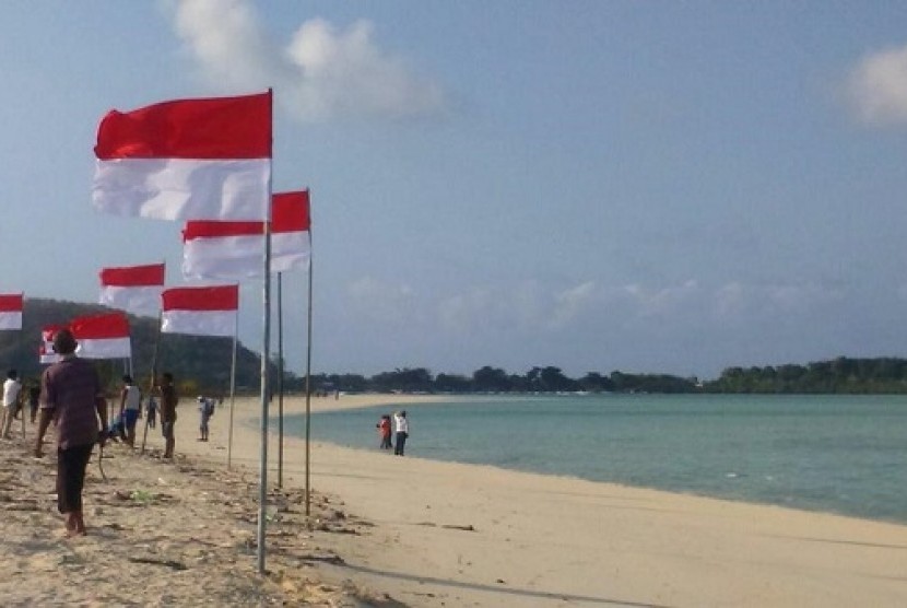 Detail Bendera Berkibar Indonesia Nomer 52