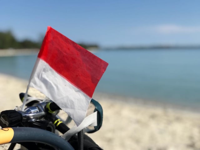 Detail Bendera Berkibar Merah Putih Nomer 34