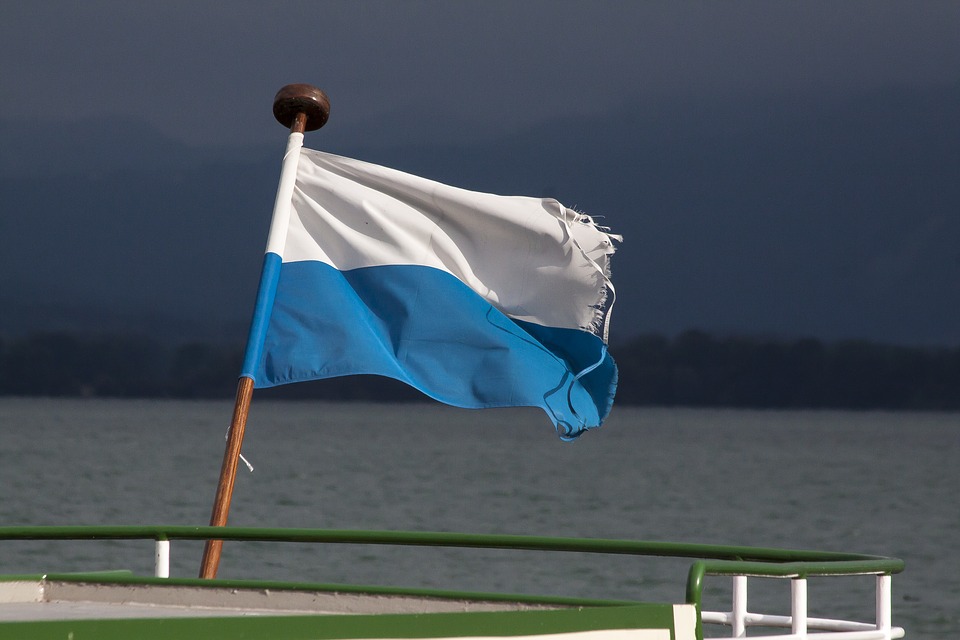 Detail Bendera Biru Putih Nomer 22