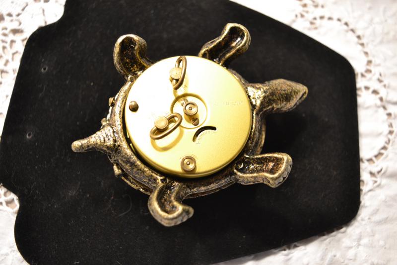 Detail Bentley Turtle Clock Nomer 16