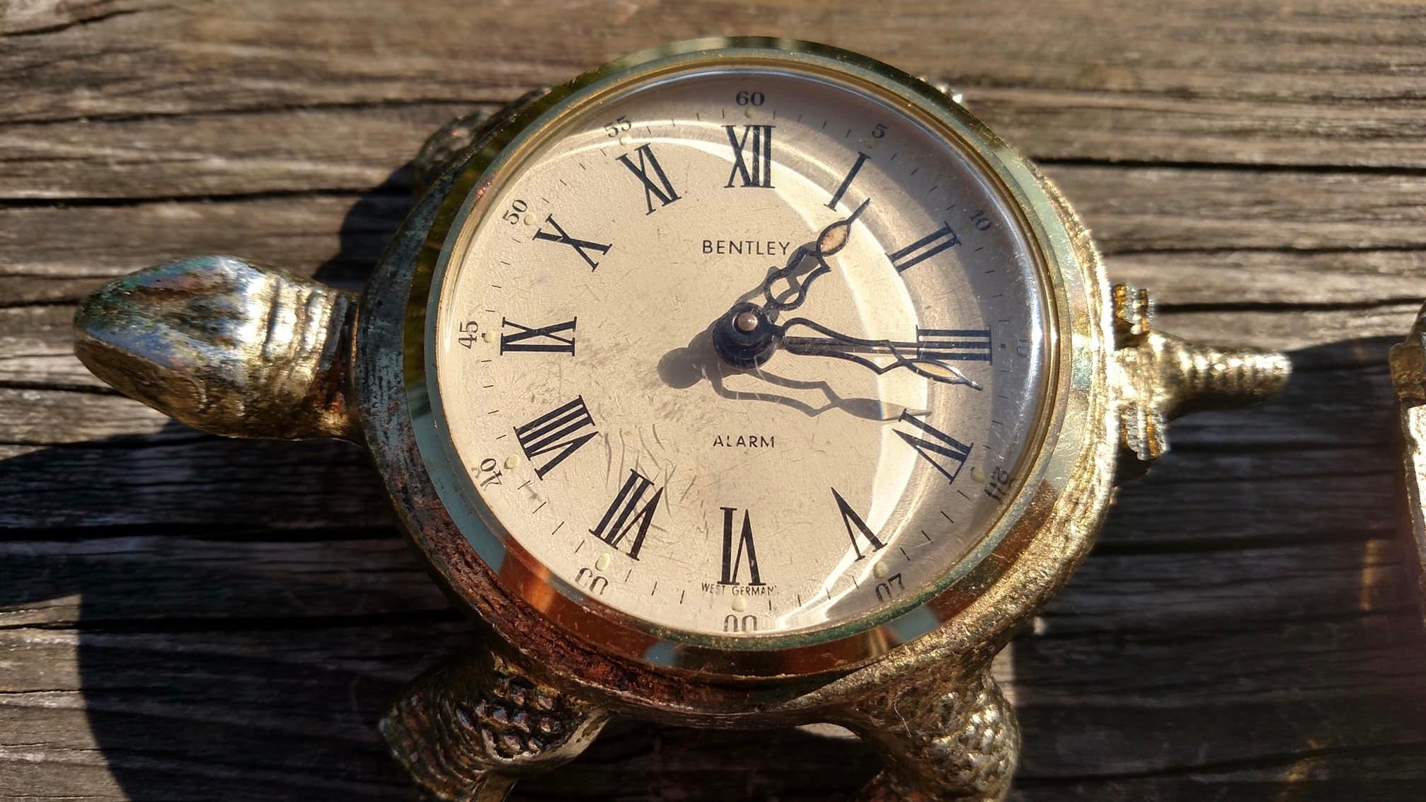 Detail Bentley Turtle Clock Nomer 4