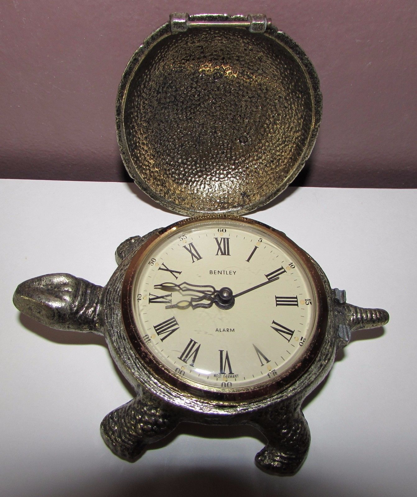 Detail Bentley Turtle Clock Nomer 6