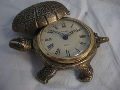 Detail Bentley Turtle Clock Nomer 7