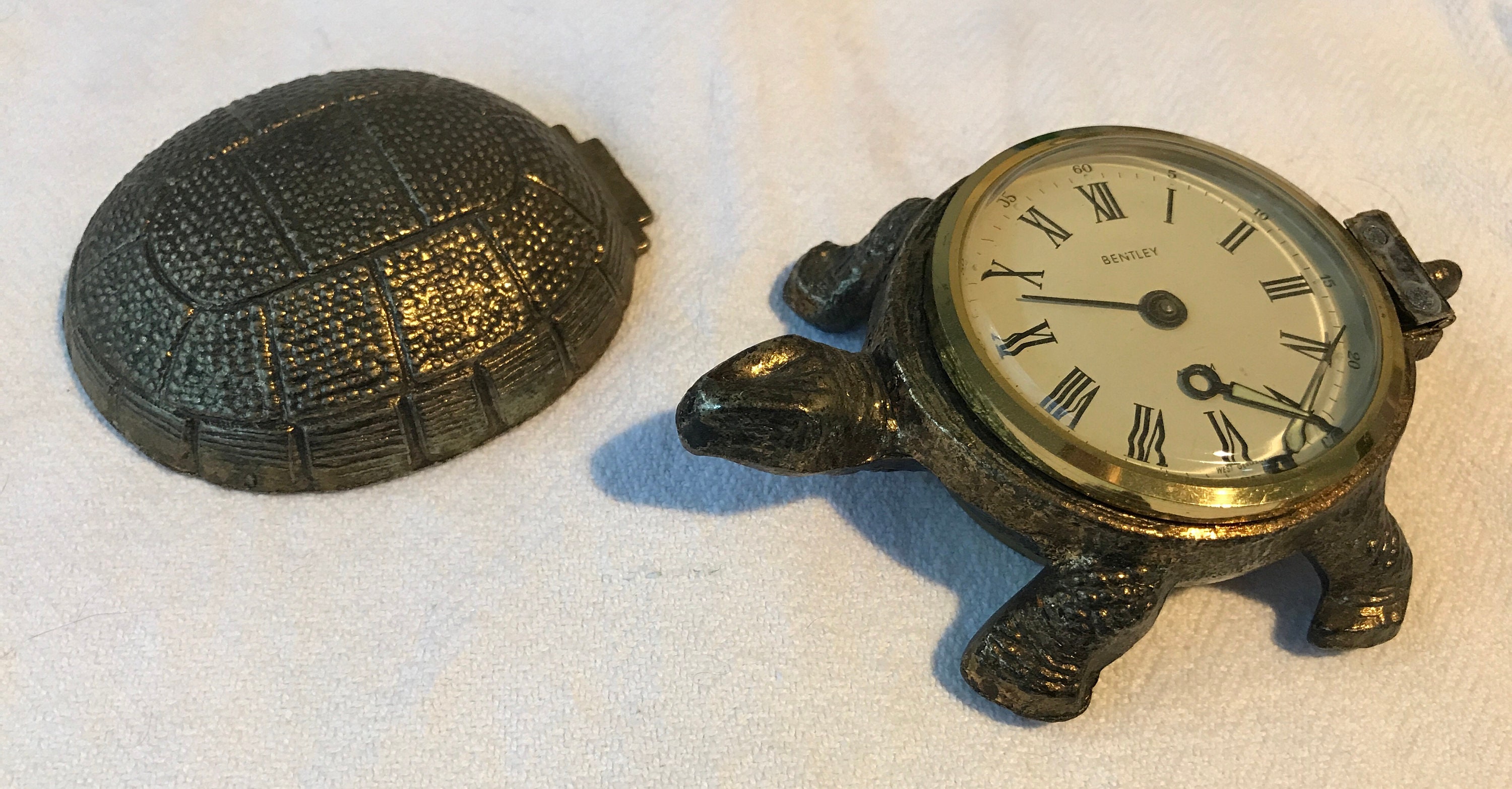 Detail Bentley Turtle Clock Nomer 10