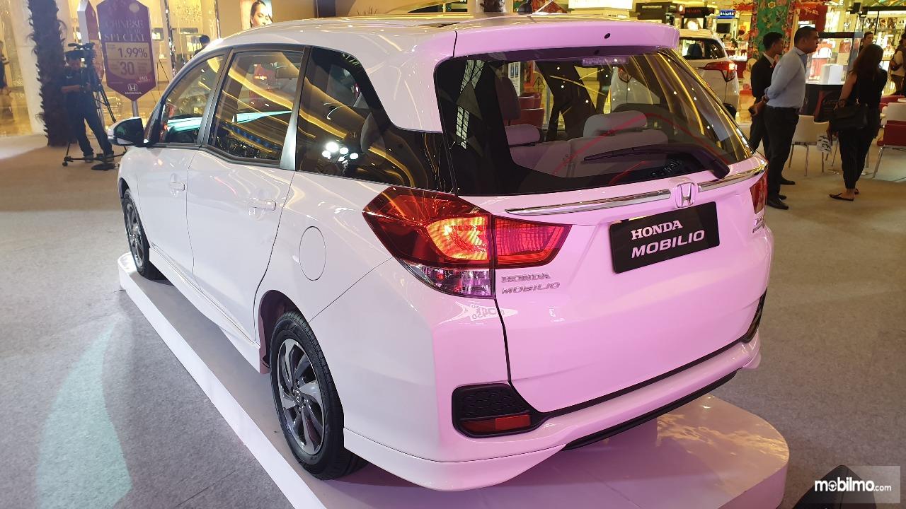 Detail Bentuk Gambar Mobil Honda Mobilio E Nomer 14