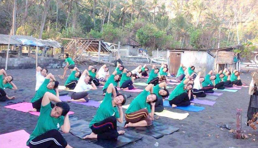 Detail Berlatih Yoga Di Rumah Nomer 29