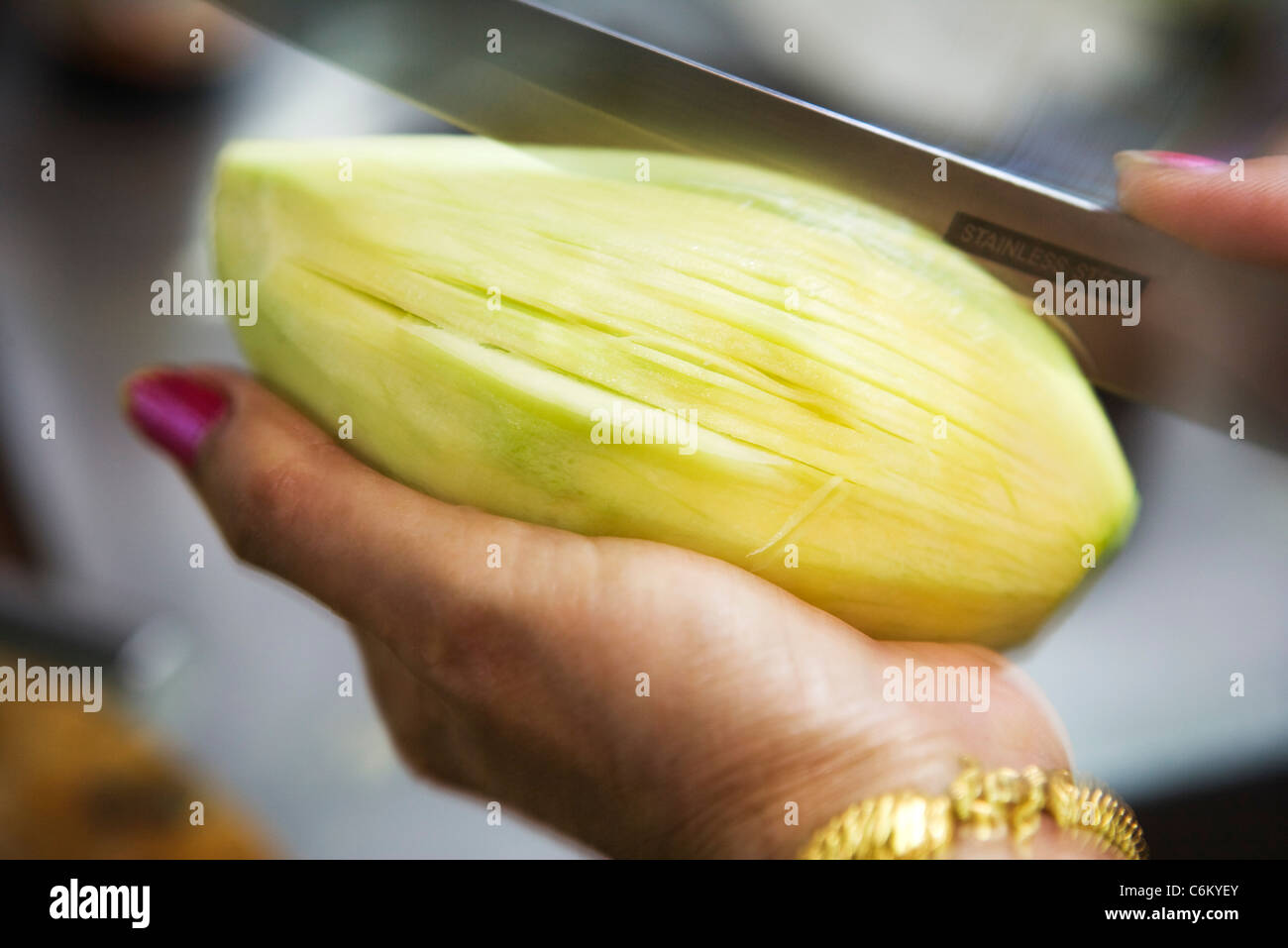Detail A Mango In The Hand Nomer 31