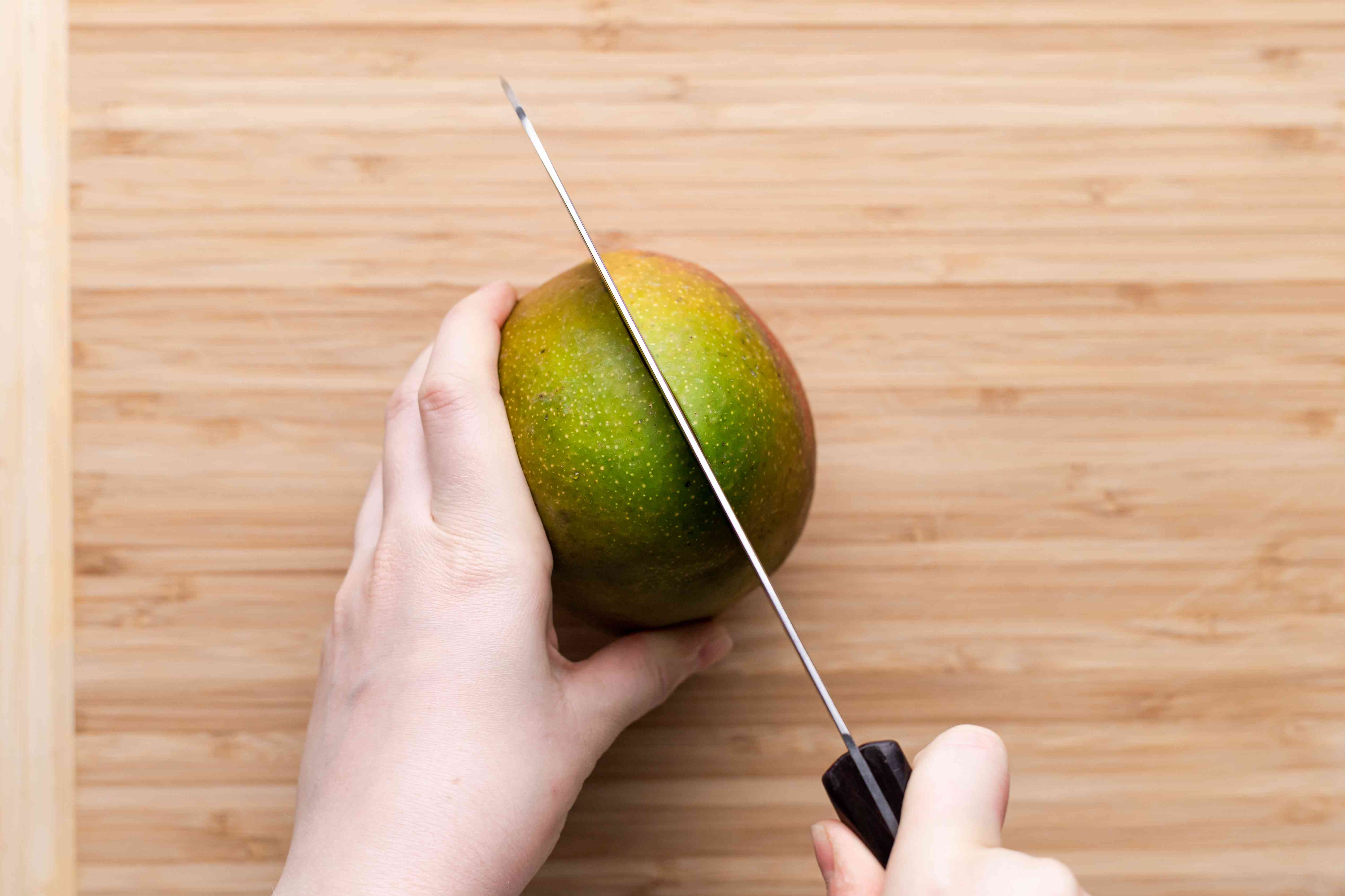 Detail A Mango In The Hand Nomer 57