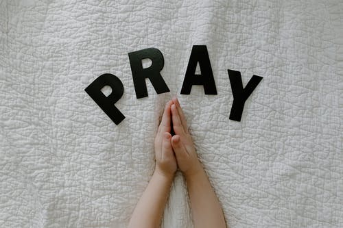 Download A Picture Of Praying Hands Nomer 56