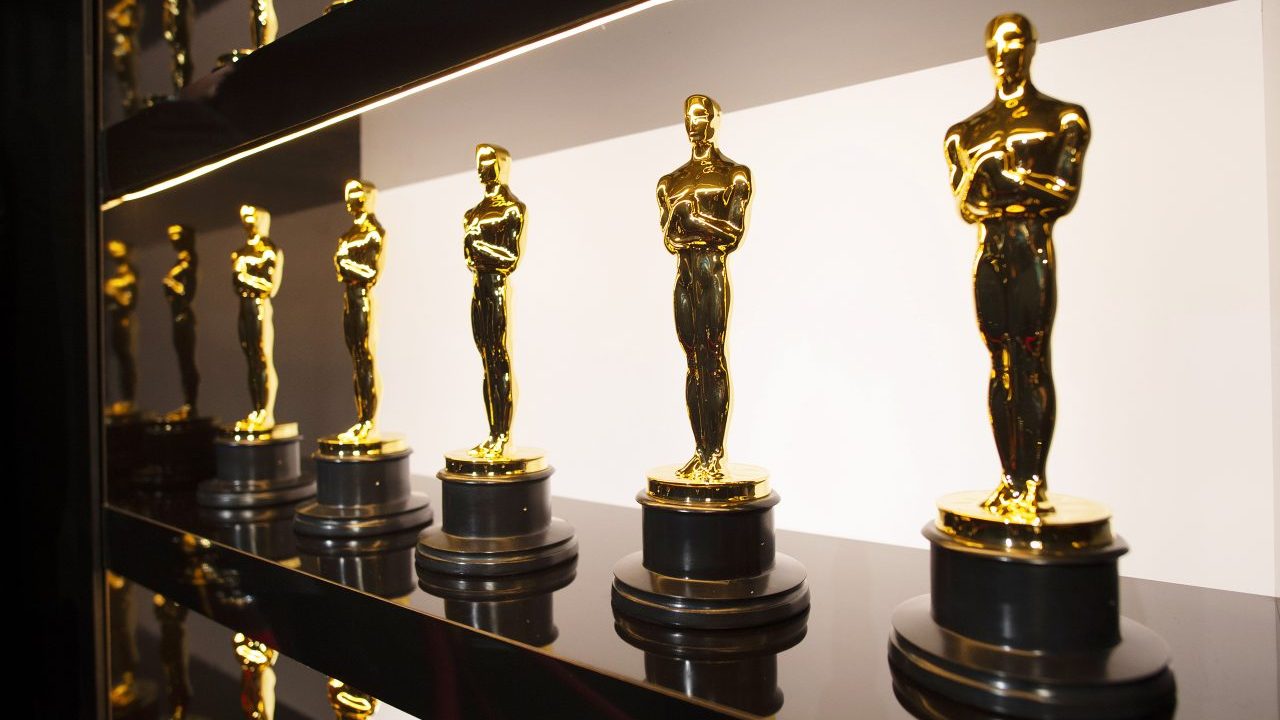 Detail Academy Awards Statuette Nomer 2