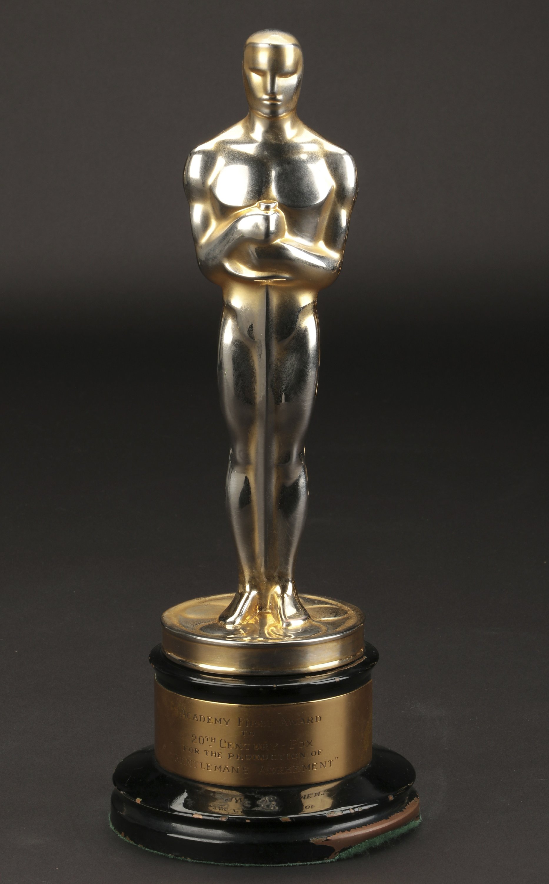 Detail Academy Awards Statuette Nomer 5