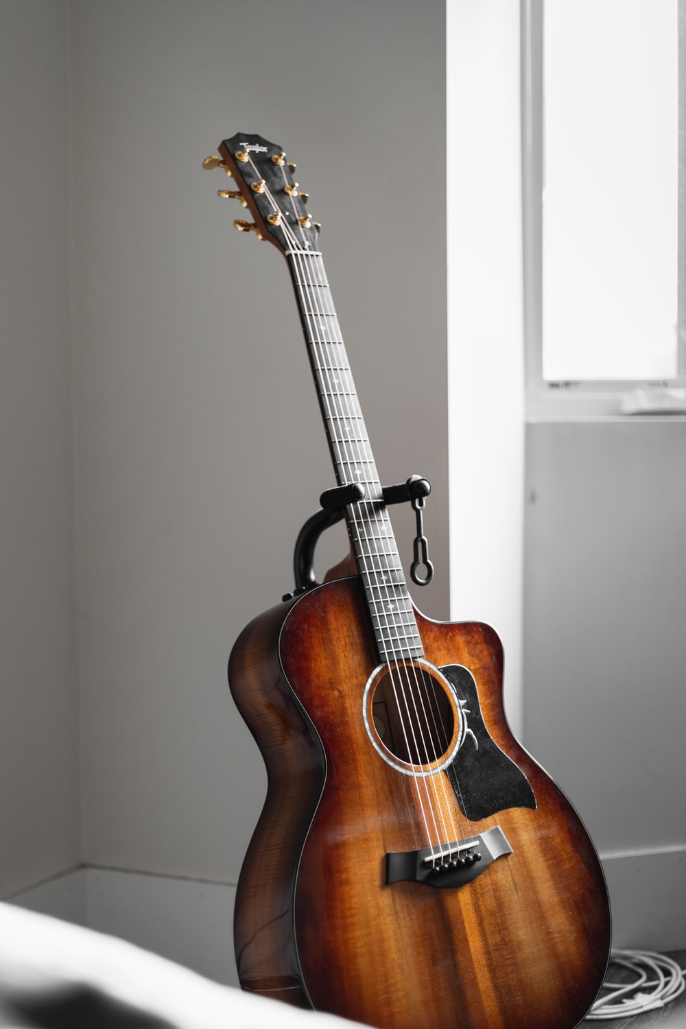 Detail Acoustic Guitar Image Nomer 8