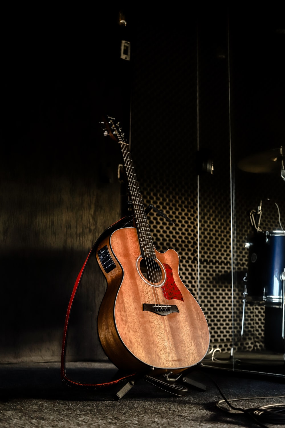 Acoustic Guitar Photographs - KibrisPDR