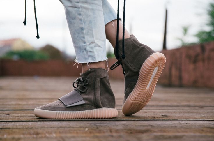 Detail Adidas Yeezy 750 Boost Nomer 37