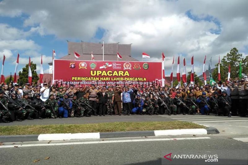 Detail Bingkai Ijazah Kosong Ada Gambar Pancasila Nomer 37