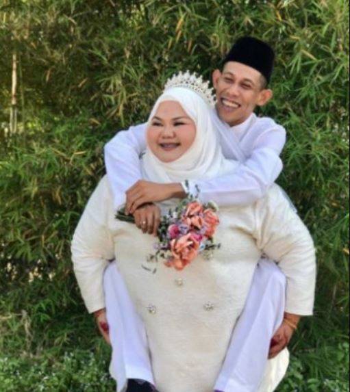 Detail Foto Lucu Pasangan Suami Istri Nomer 18