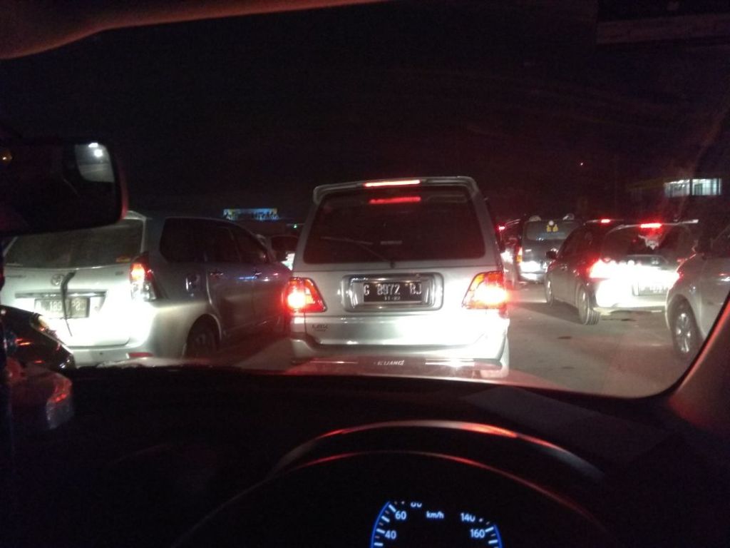 Detail Foto Macet Dari Dalam Mobil Nomer 3