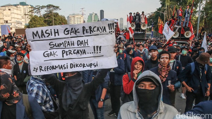 Foto Mahasiswa Demo - KibrisPDR