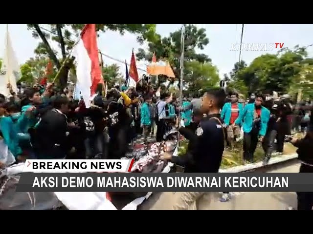 Detail Foto Mahasiswa Demo Nomer 28