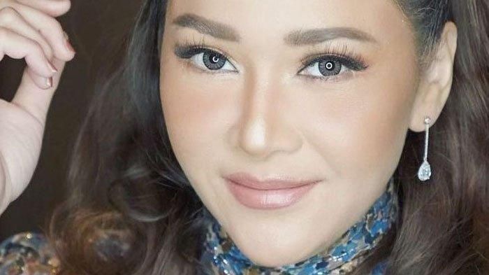 Detail Foto Maia Estianty Tanpa Make Up Nomer 41