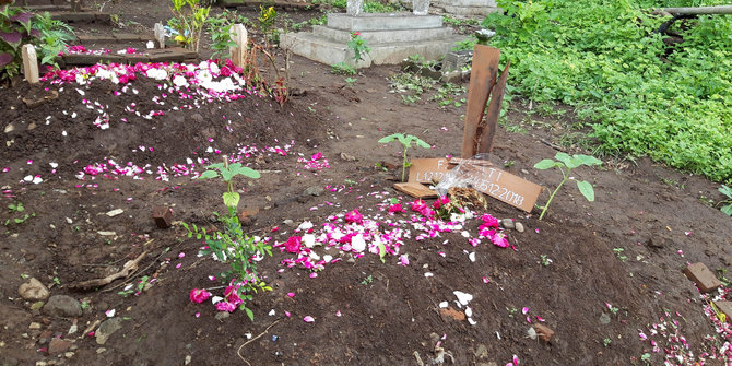 Detail Foto Makam Baru Nomer 21